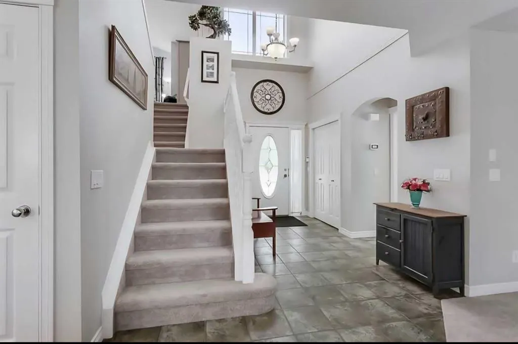 249 West Lakeview Place