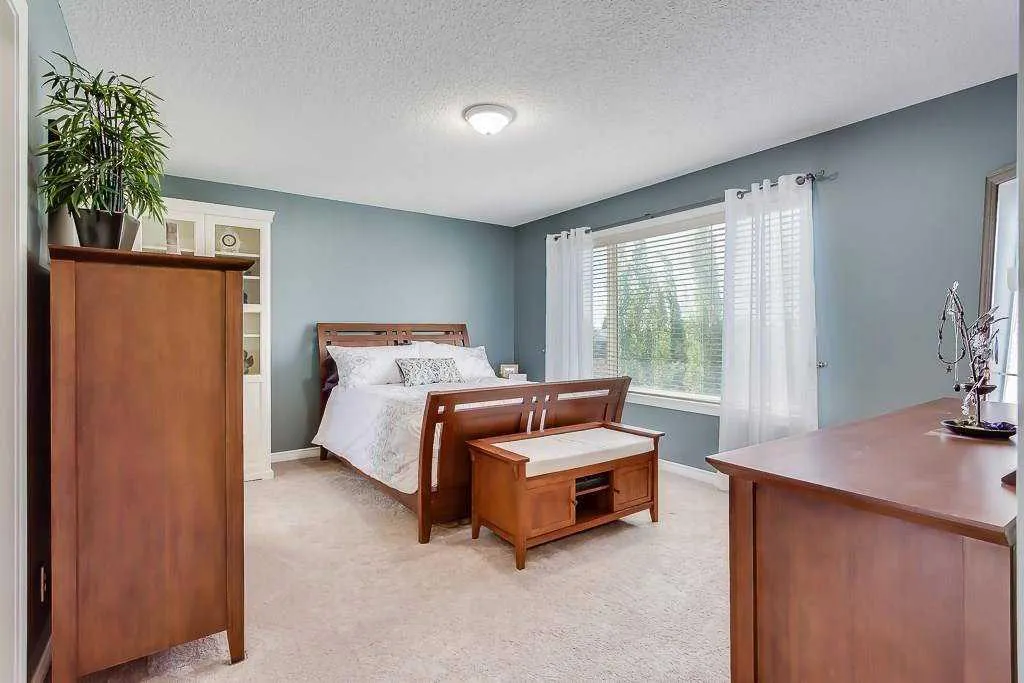 249 West Lakeview Place