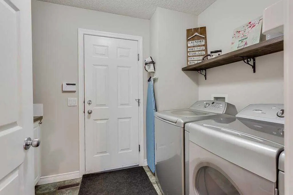 249 West Lakeview Place
