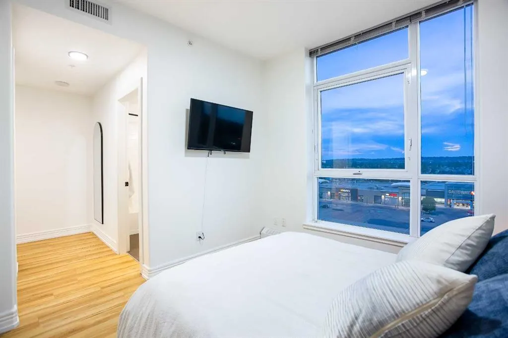 55 Spruce Place SW, #807