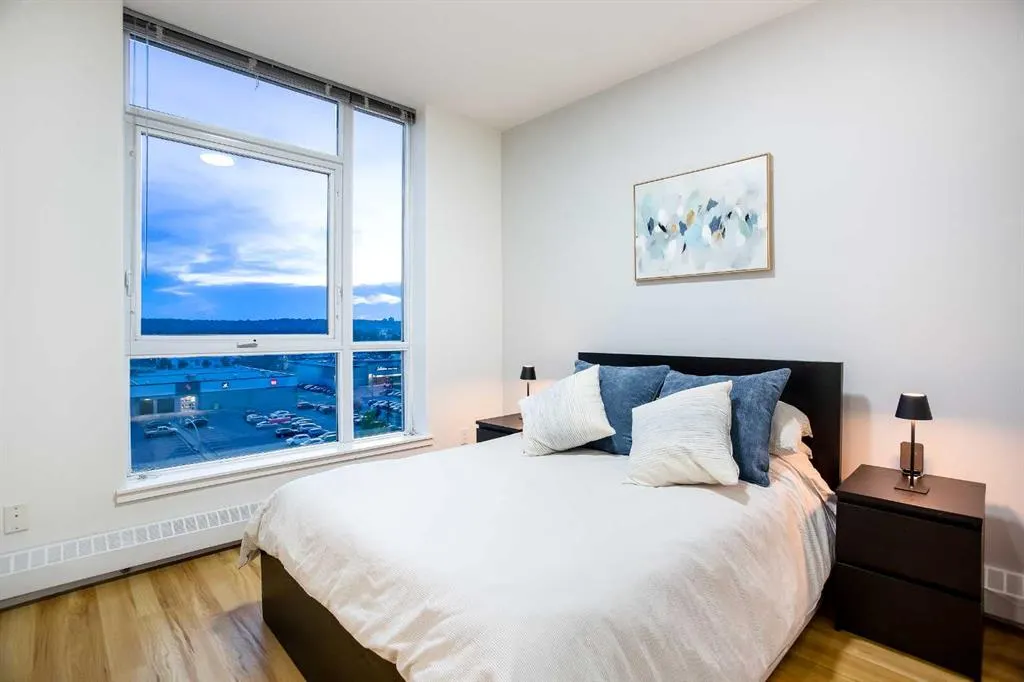 55 Spruce Place SW, #807