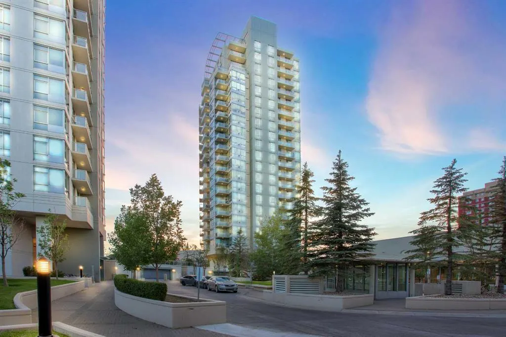 55 Spruce Place SW, #807