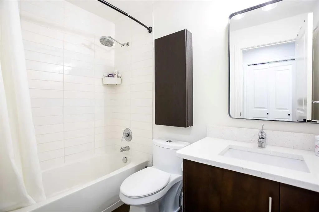 55 Spruce Place SW, #807