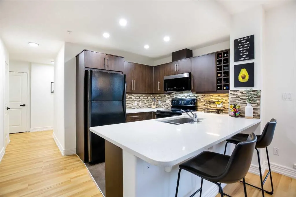 55 Spruce Place SW, #807