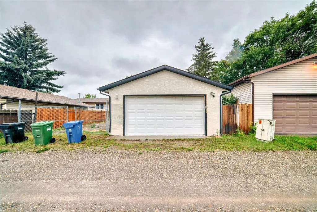 16 Falworth Place NE