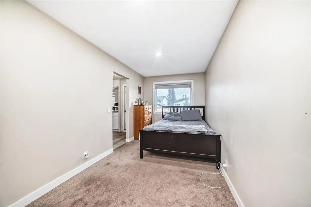 16 Falworth Place NE