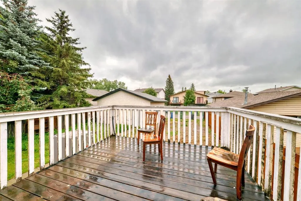16 Falworth Place NE