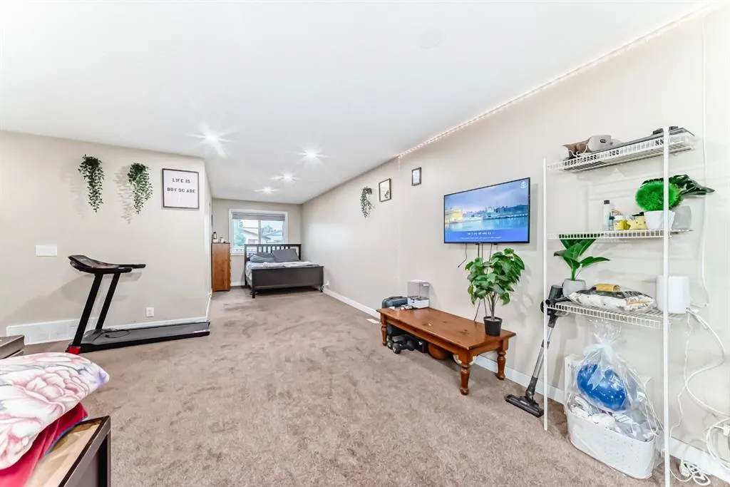 16 Falworth Place NE