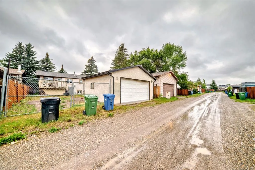16 Falworth Place NE