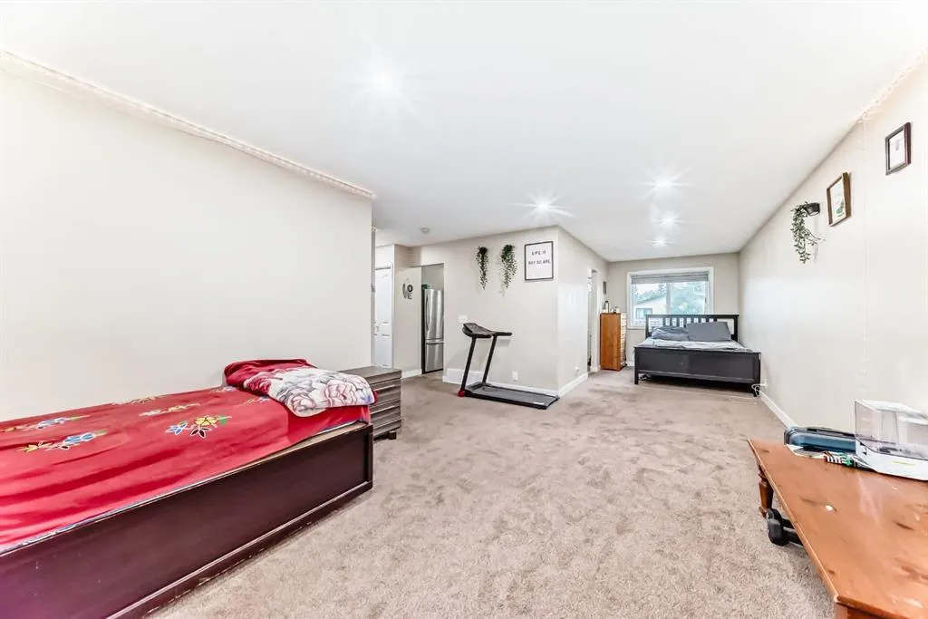 16 Falworth Place NE