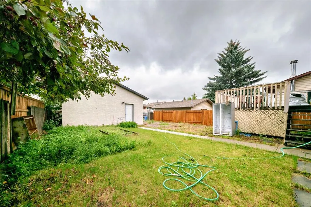 16 Falworth Place NE