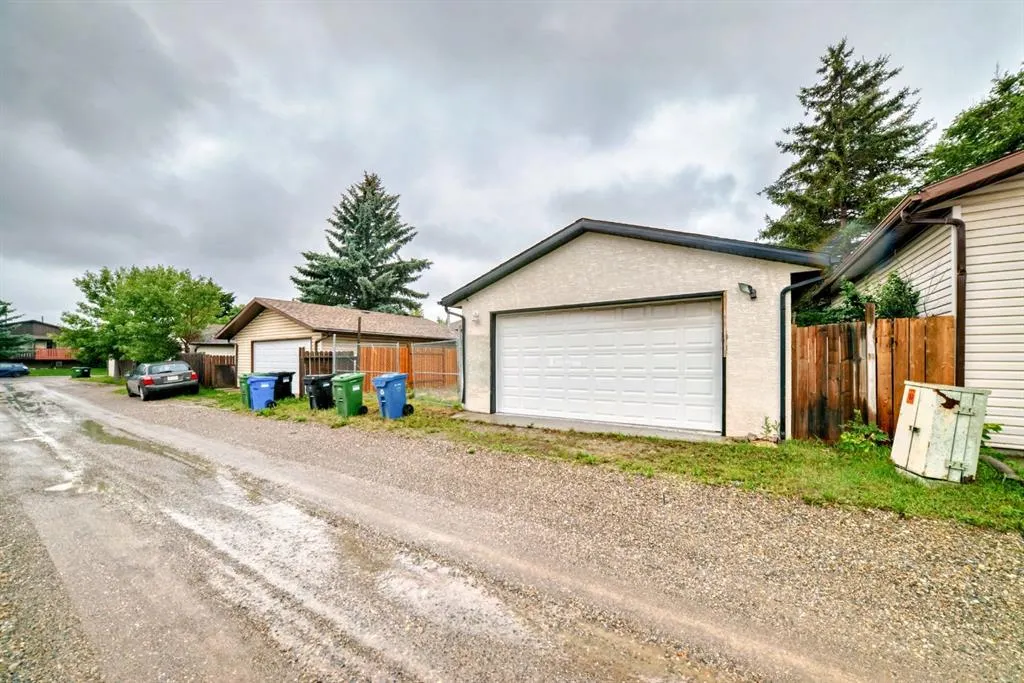 16 Falworth Place NE