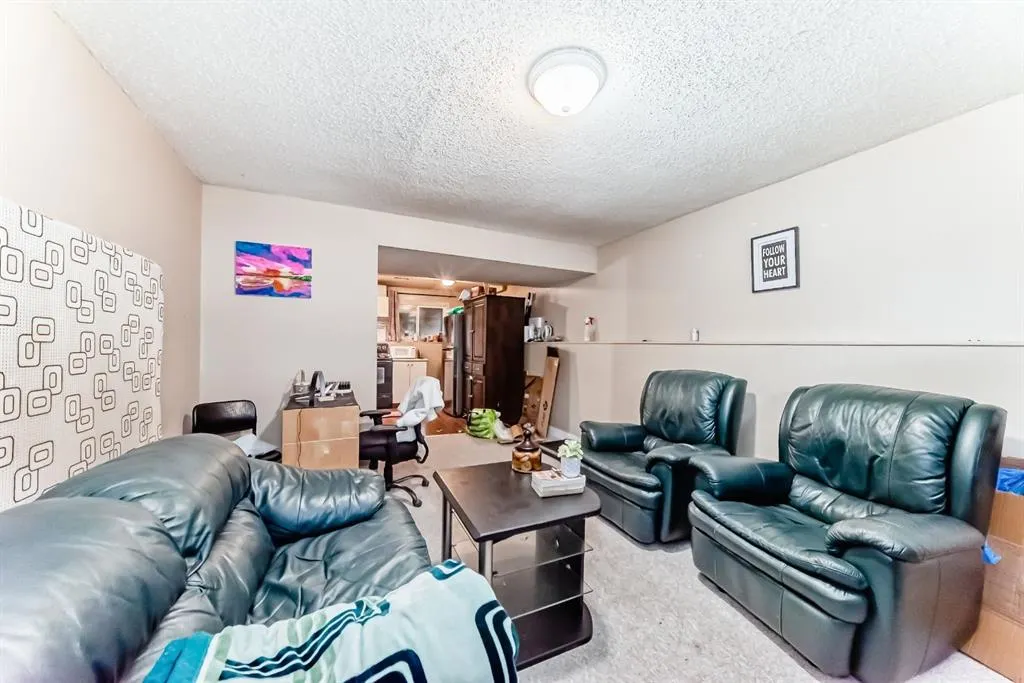 16 Falworth Place NE