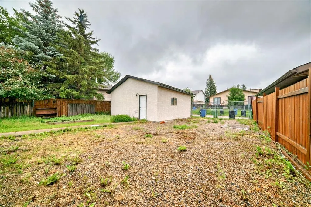 16 Falworth Place NE