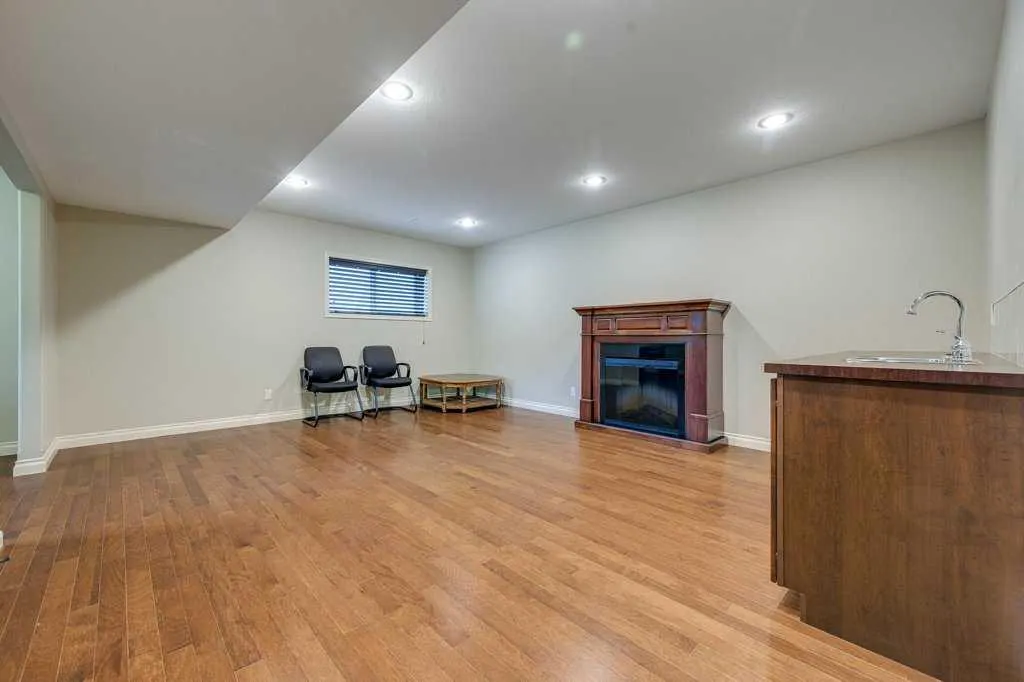 60 Sutherland Close