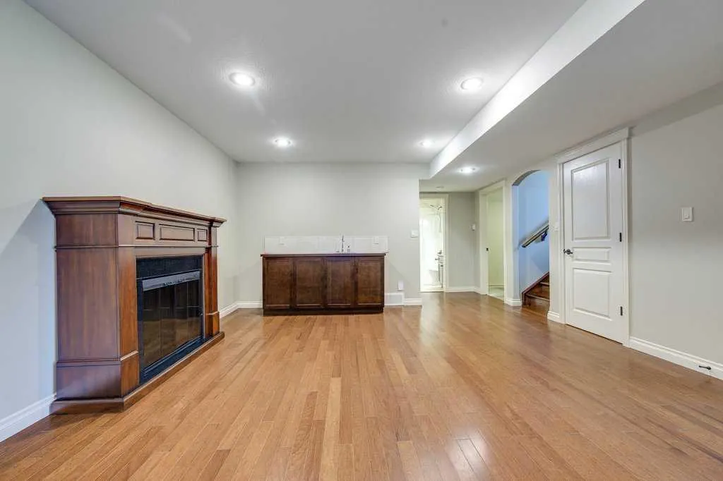 60 Sutherland Close