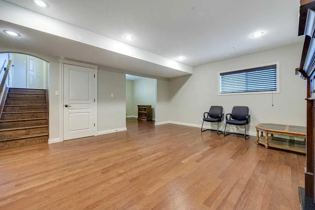 60 Sutherland Close