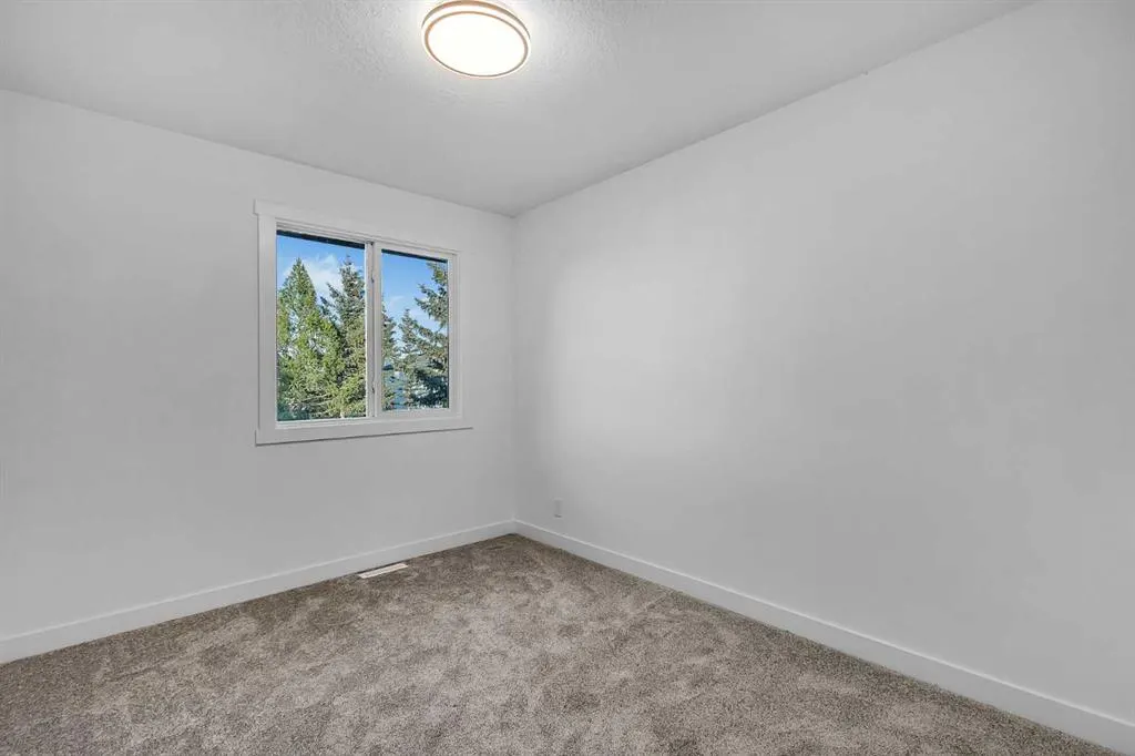 119 Macewan Glen Way NW