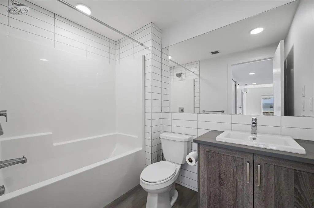 350 livingston Common NE, #2115