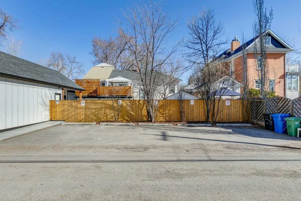 37 Elma Street W