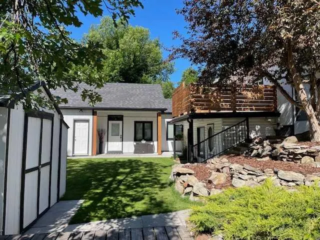 37 Elma Street W