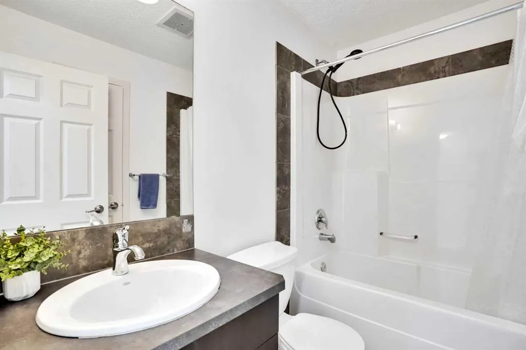 1223 New Brighton Park SE