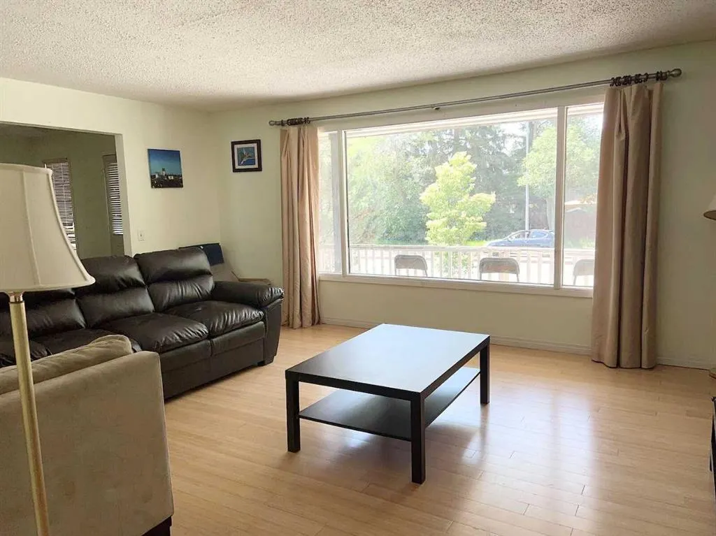105 Valhalla Crescent NW