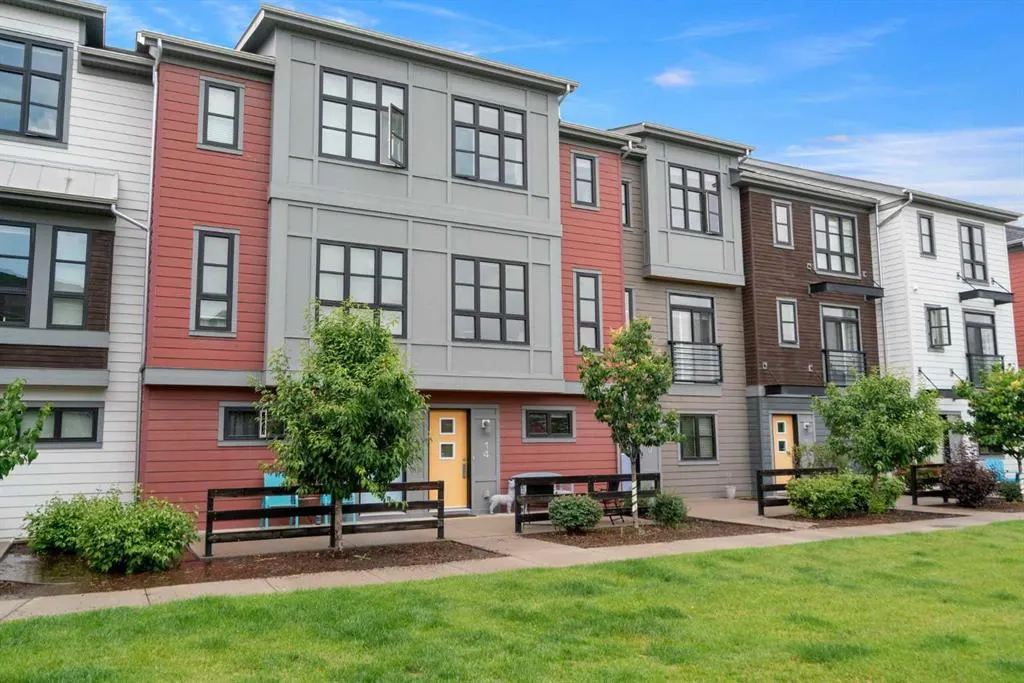 14 Walden Path SE