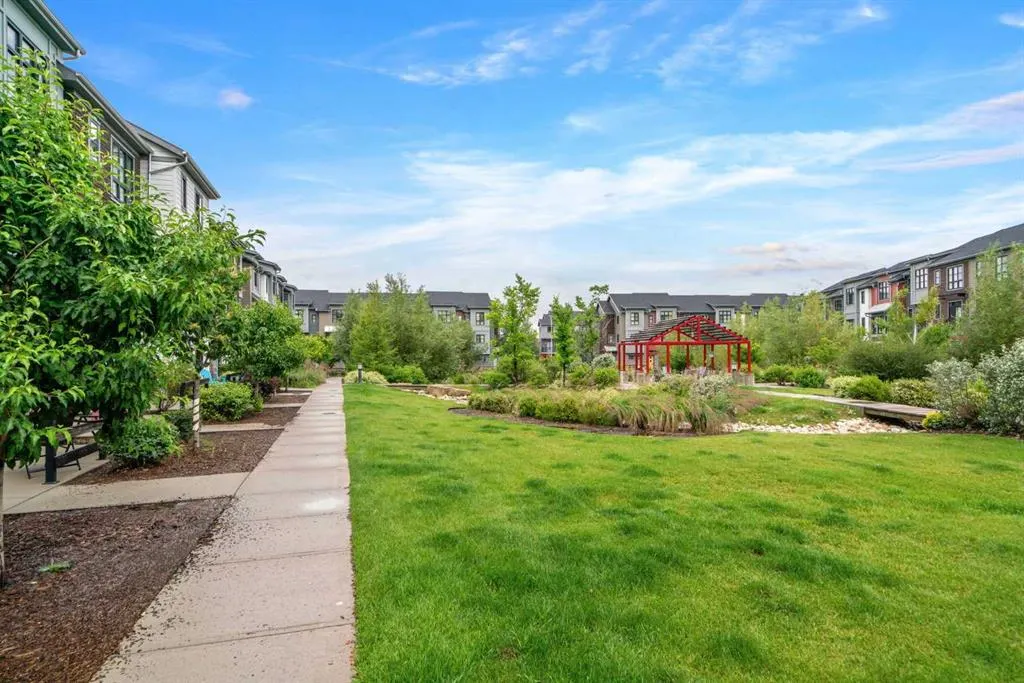 14 Walden Path SE