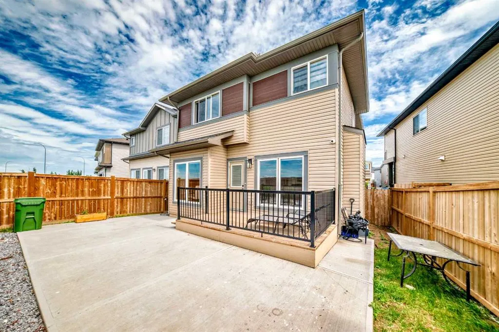 235 Savanna Way NE