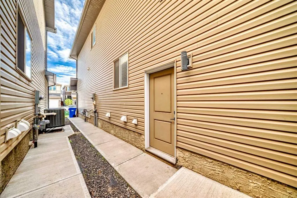 235 Savanna Way NE
