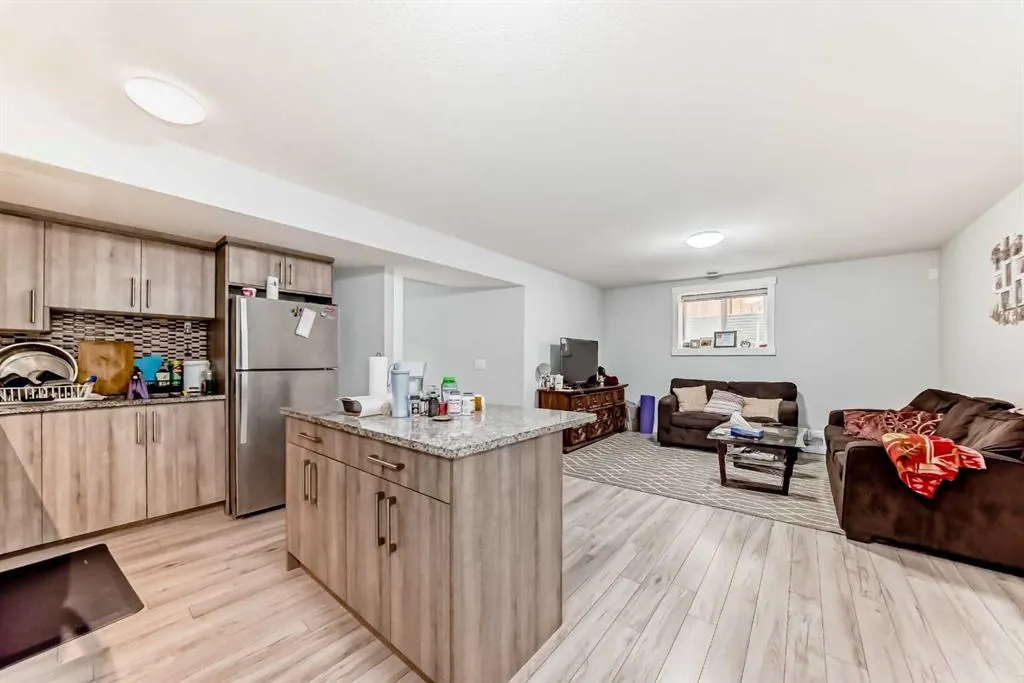 235 Savanna Way NE