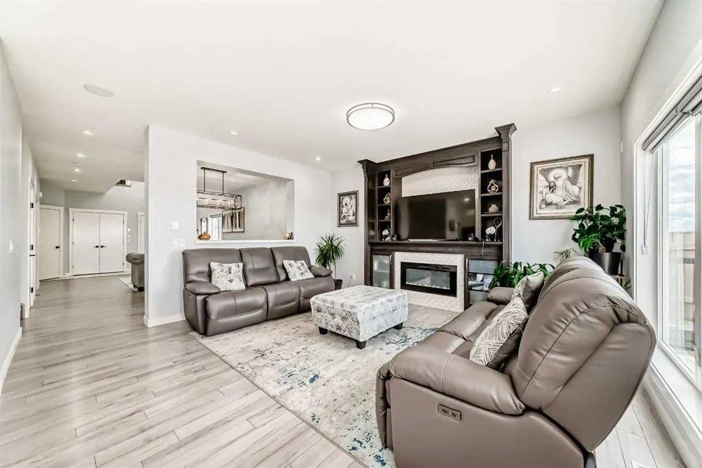 235 Savanna Way NE