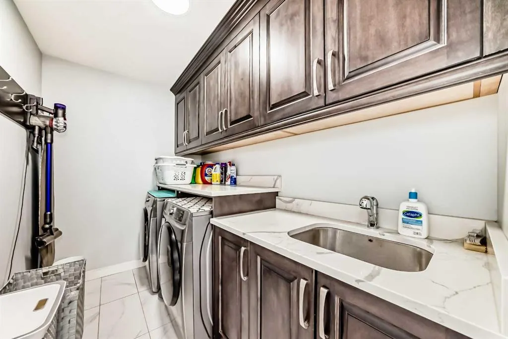 235 Savanna Way NE