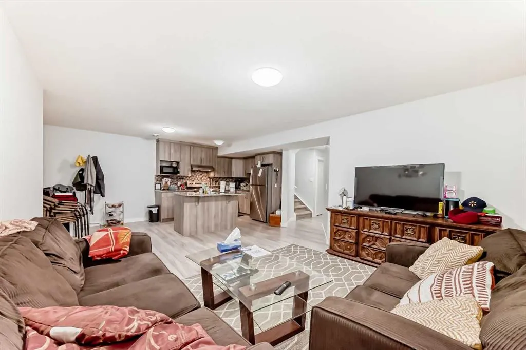 235 Savanna Way NE