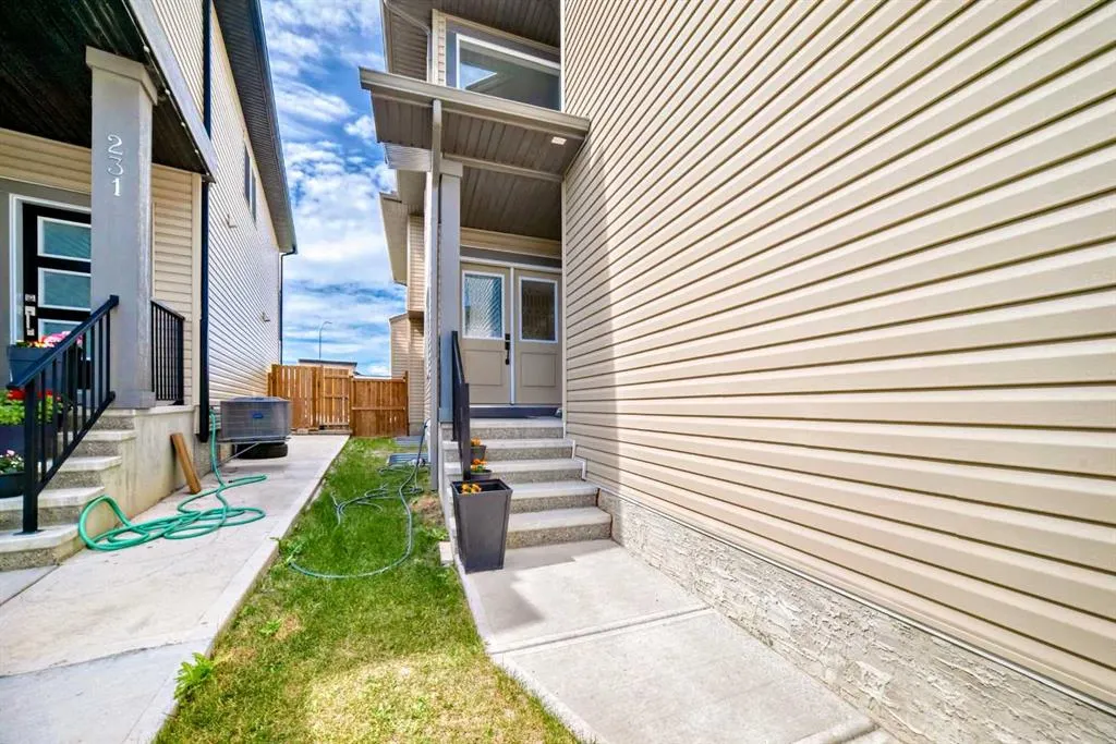 235 Savanna Way NE