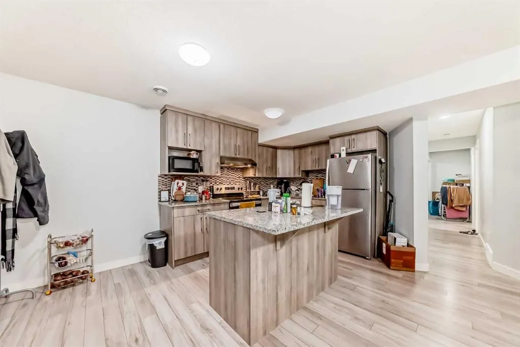 235 Savanna Way NE