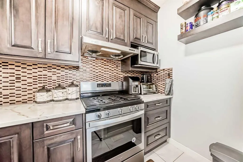 235 Savanna Way NE