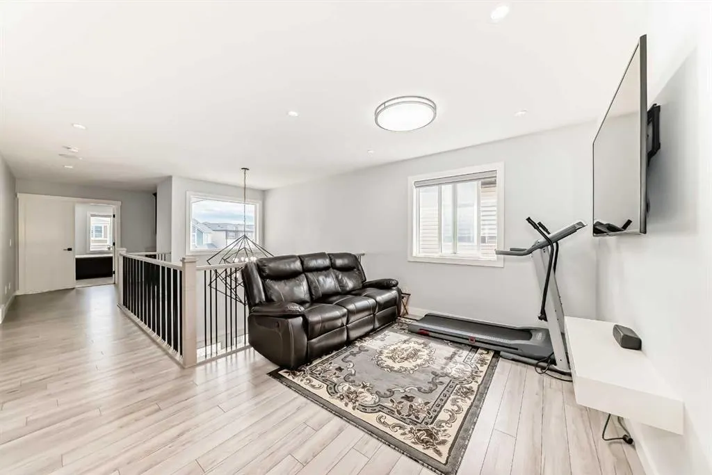 235 Savanna Way NE