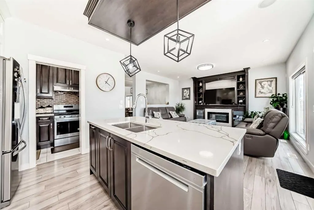 235 Savanna Way NE