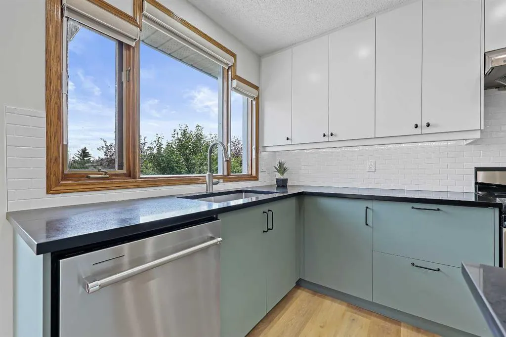 40 Edgebrook View NW
