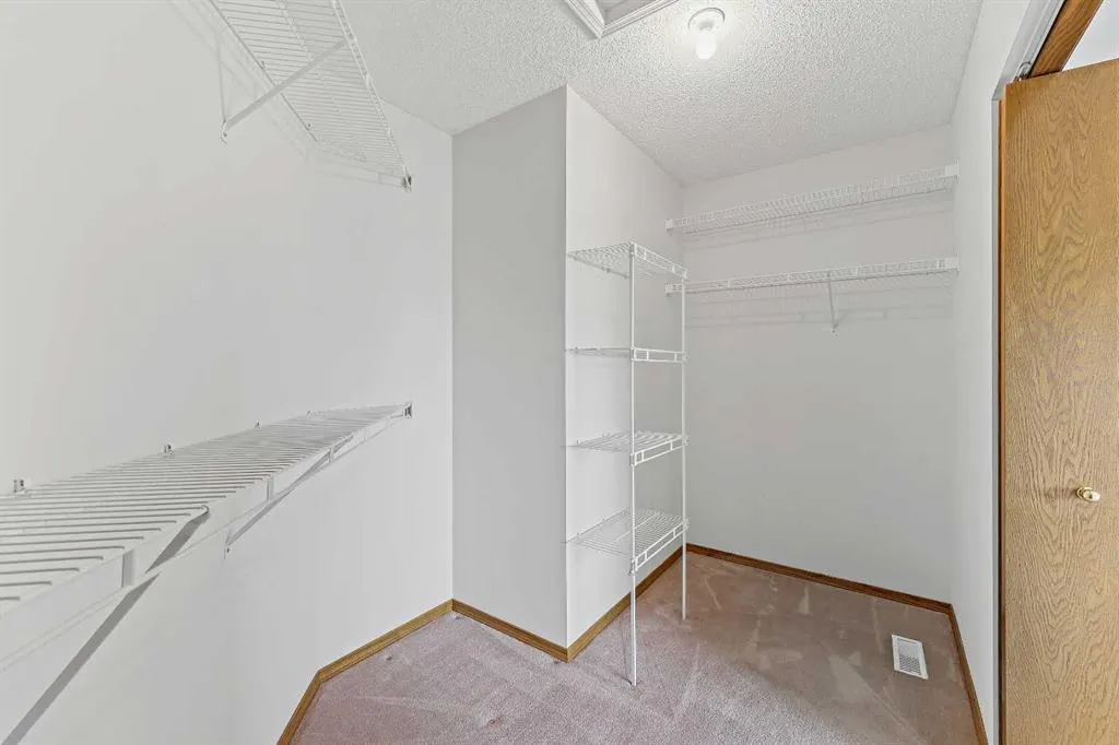 40 Edgebrook View NW
