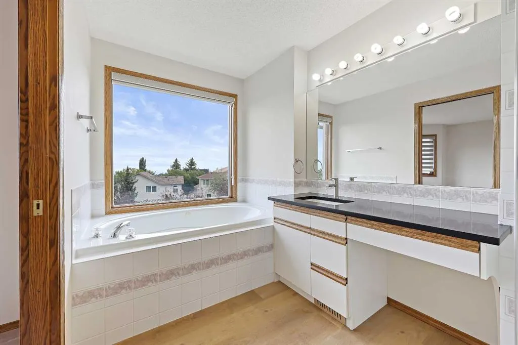 40 Edgebrook View NW