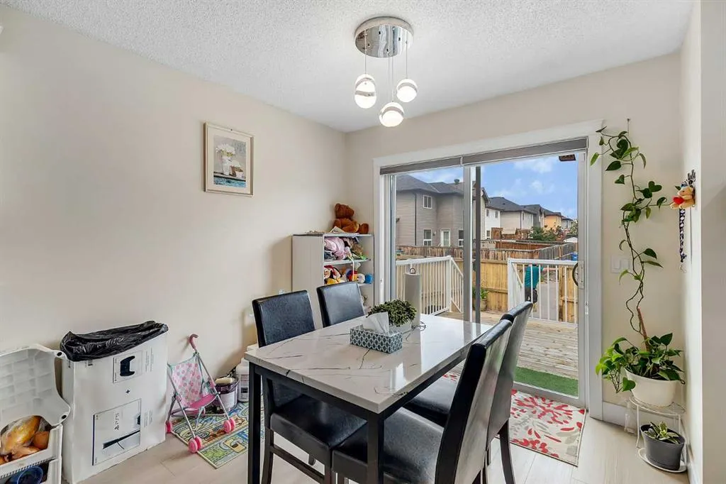 16 Saddletree Close NE
