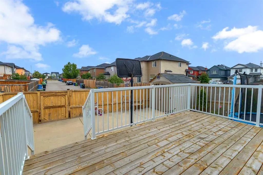 16 Saddletree Close NE