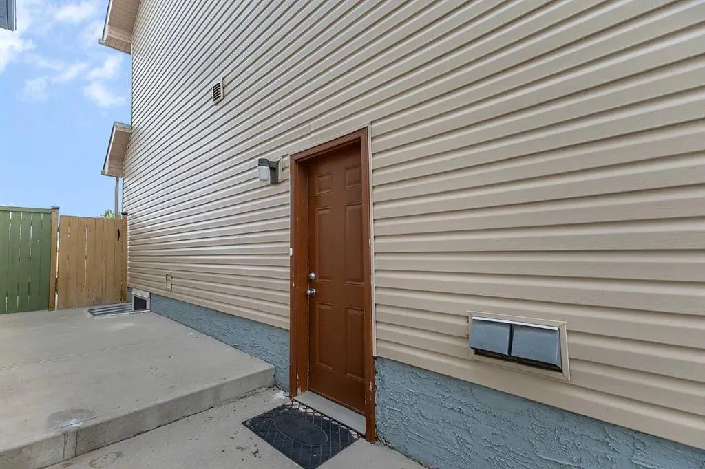 16 Saddletree Close NE
