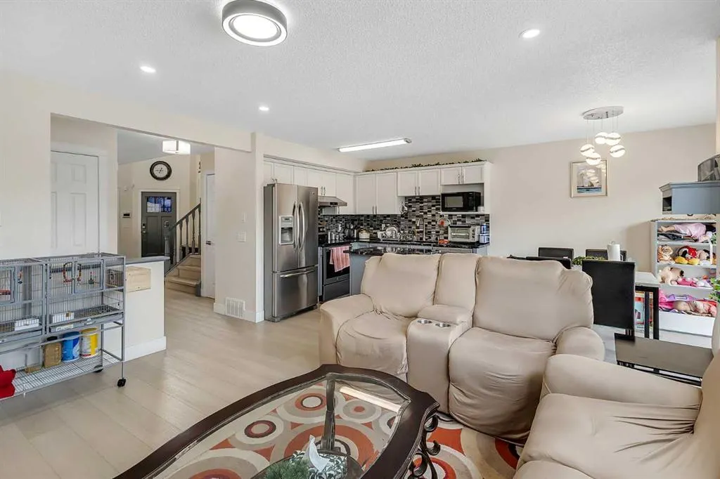 16 Saddletree Close NE
