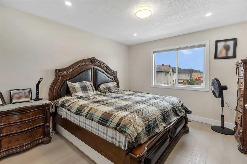 16 Saddletree Close NE
