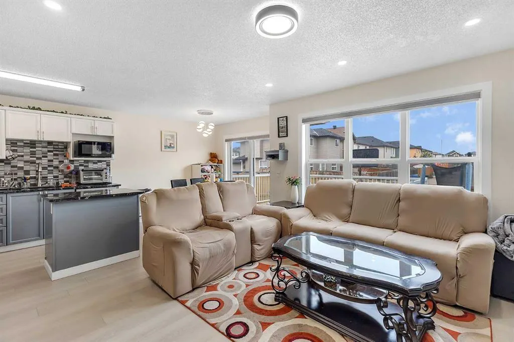 16 Saddletree Close NE