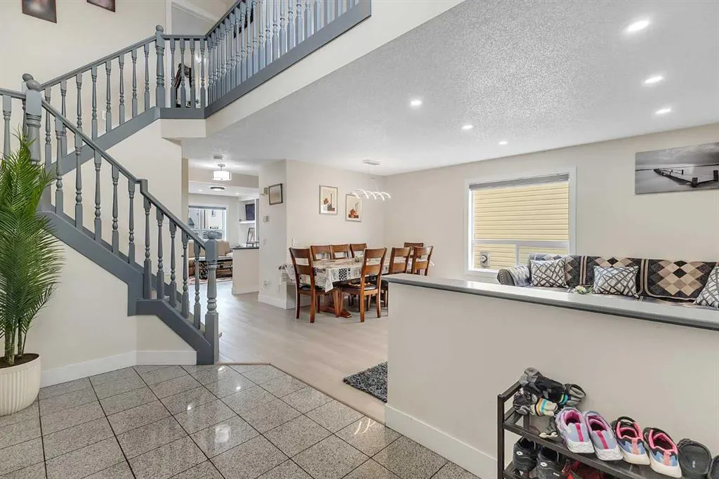 16 Saddletree Close NE